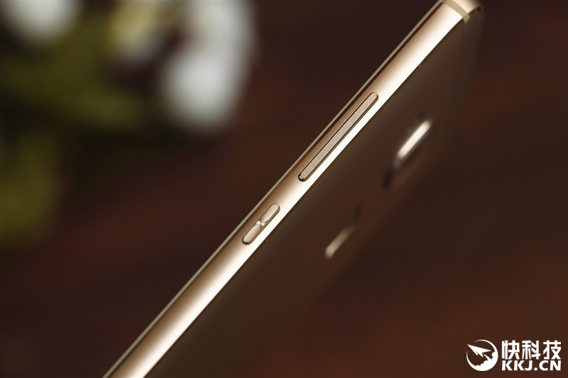 2399元超越电信机！华为麦芒5首发评测