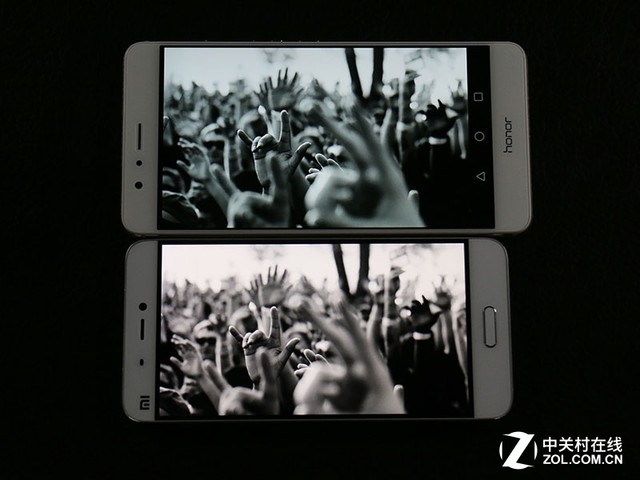 尖Phone对决:双摄荣耀V8对比小米手机5 