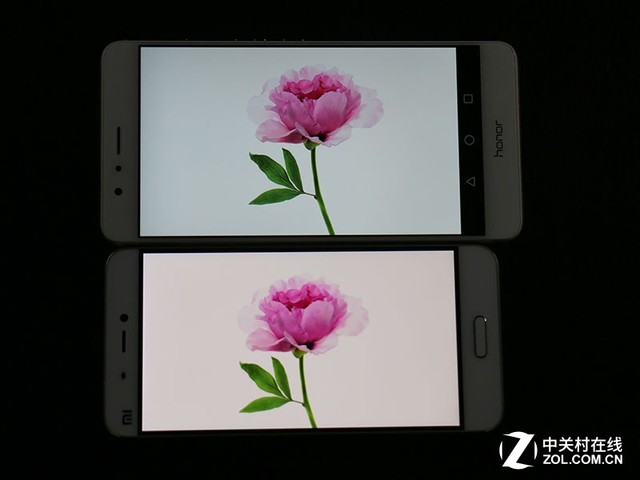 尖Phone对决:双摄荣耀V8对比小米手机5 