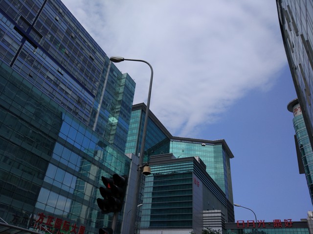 尖Phone对决:双摄荣耀V8对比小米手机5 