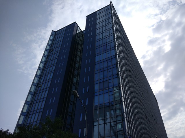 尖Phone对决:双摄荣耀V8对比小米手机5 