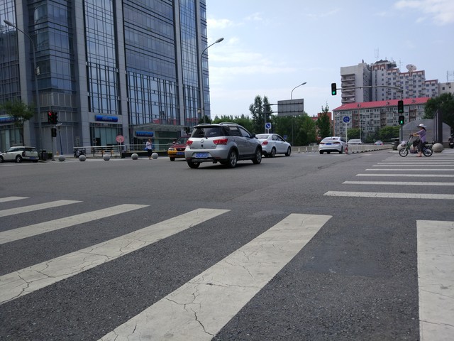 尖Phone对决:双摄荣耀V8对比小米手机5 