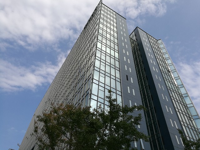 尖Phone对决:双摄荣耀V8对比小米手机5 