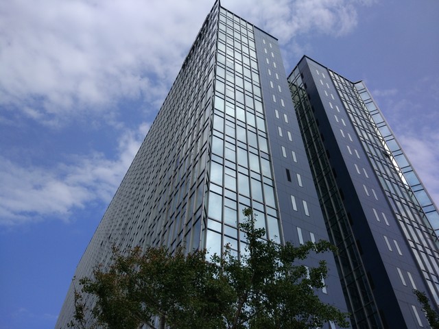 尖Phone对决:双摄荣耀V8对比小米手机5 