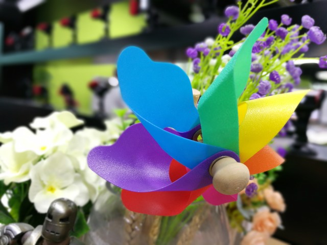 尖Phone对决:双摄荣耀V8对比小米手机5 