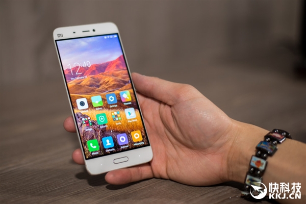 高管秀小米5万能遥控关饭店空调：不再看别人脸色