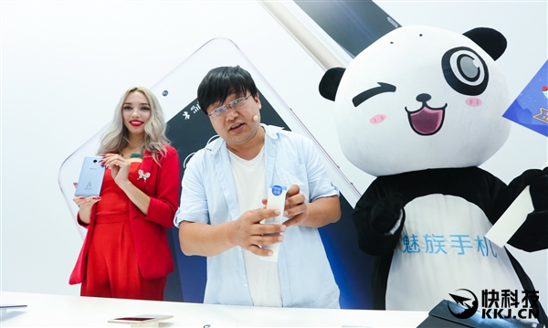 东西方美女斗艳：魅蓝Max发布会的妹纸们