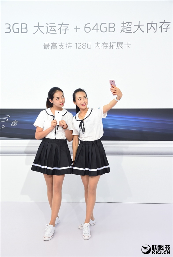 东西方美女斗艳：魅蓝Max发布会的妹纸们