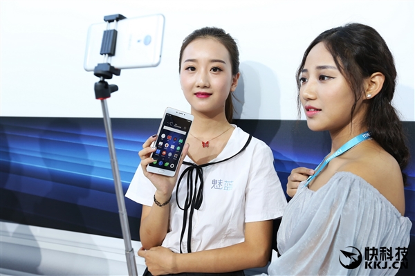 东西方美女斗艳：魅蓝Max发布会的妹纸们