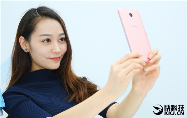 东西方美女斗艳：魅蓝Max发布会的妹纸们