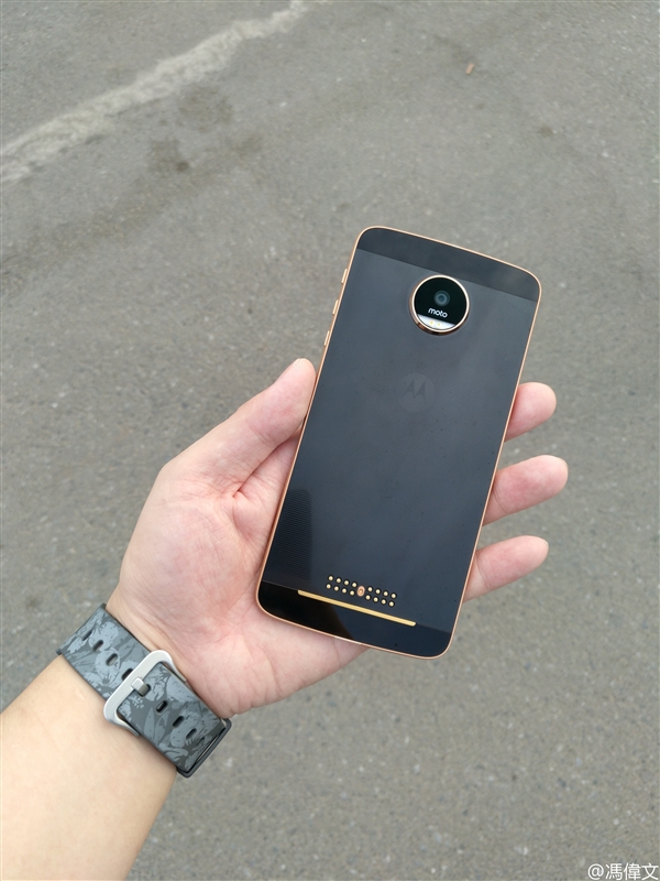 联想Moto Z迄今最清晰谍照：黑金配色大赞