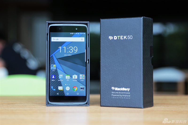 黑莓DTEK50图评：向全键盘、BB10系统做最后告别！