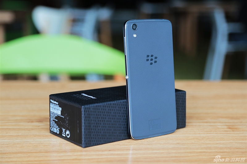 黑莓DTEK50图评：向全键盘、BB10系统做最后告别！
