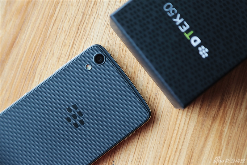 黑莓DTEK50图评：向全键盘、BB10系统做最后告别！