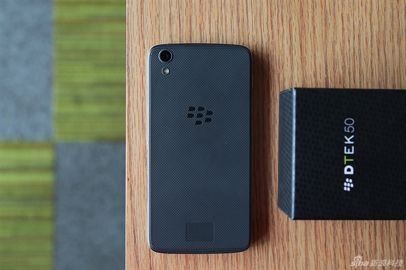 黑莓DTEK50图评：向全键盘、BB10系统做最后告别！