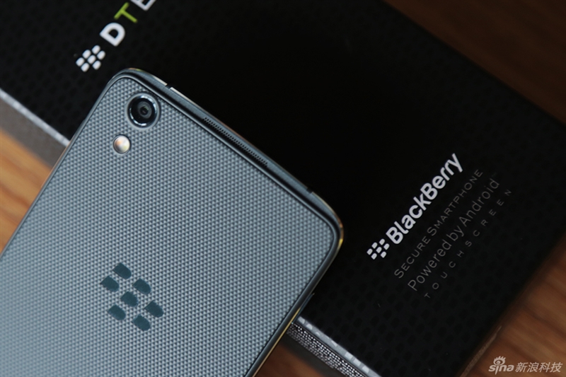 黑莓DTEK50图评：向全键盘、BB10系统做最后告别！