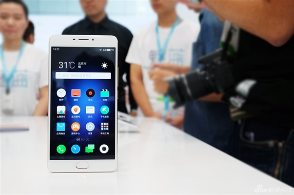 年轻人第一部时尚商务机？魅蓝Max现场图赏：四色集齐