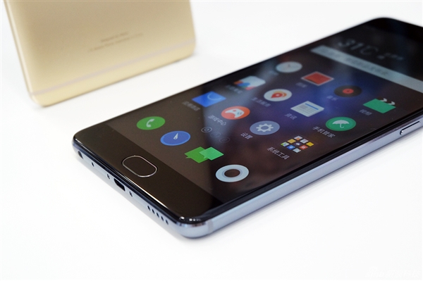 年轻人第一部时尚商务机？魅蓝Max现场图赏：四色集齐