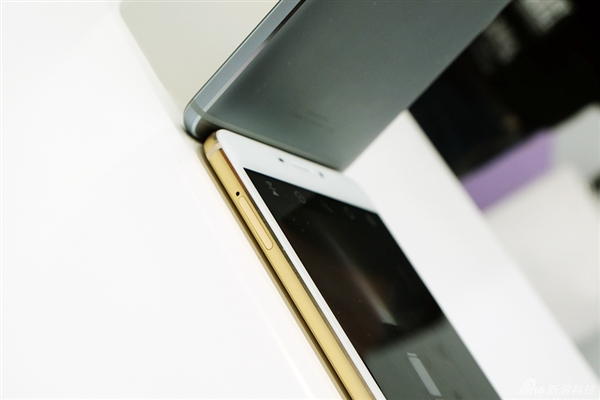 年轻人第一部时尚商务机？魅蓝Max现场图赏：四色集齐