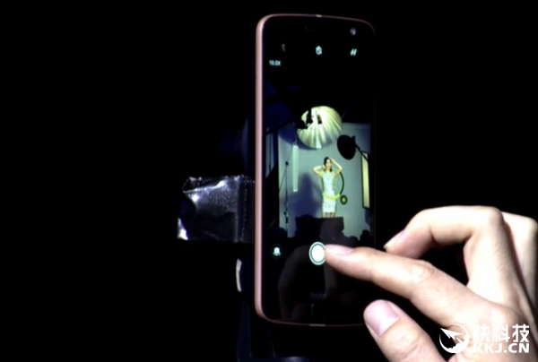 感人！联想Moto Z发布会提前曝光iPhone 7：惊呆