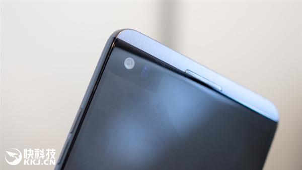 可拆电池我只服LG！新旗舰V20图赏：双屏双摄 HiFi炸裂