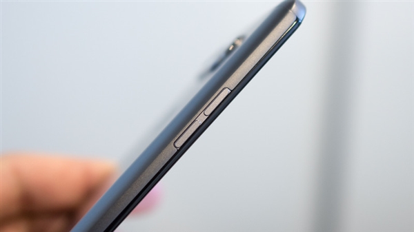 可拆电池我只服LG！新旗舰V20图赏：双屏双摄 HiFi炸裂