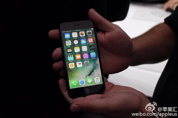 iPhone 7官方+现场图赏：最美颜色最坑！