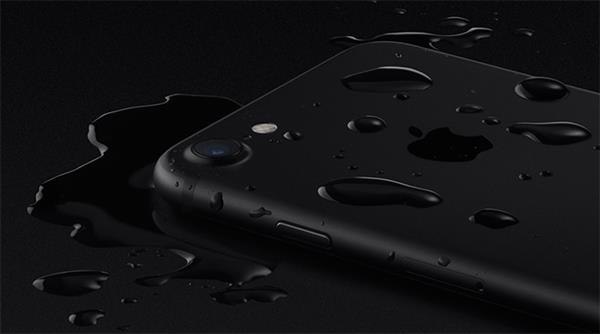 iPhone 7虽然防水 但进水不保修...