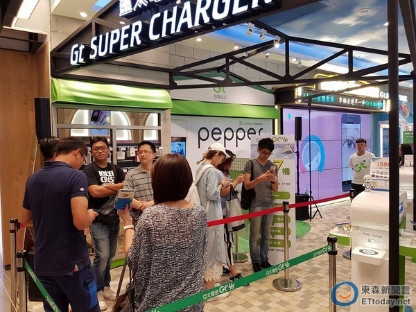 台湾果粉排队抢iPhone 7：只要亮黑色