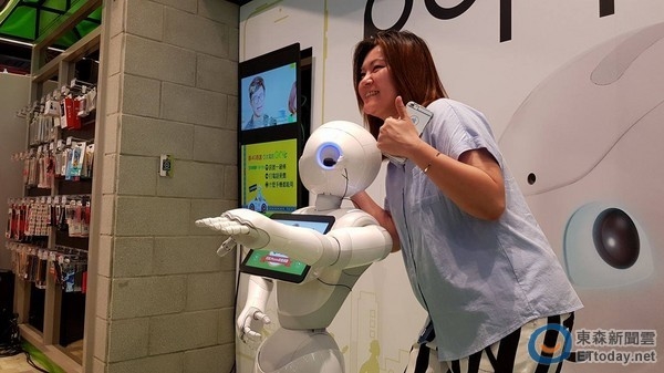 台湾果粉排队抢iPhone 7：只要亮黑色