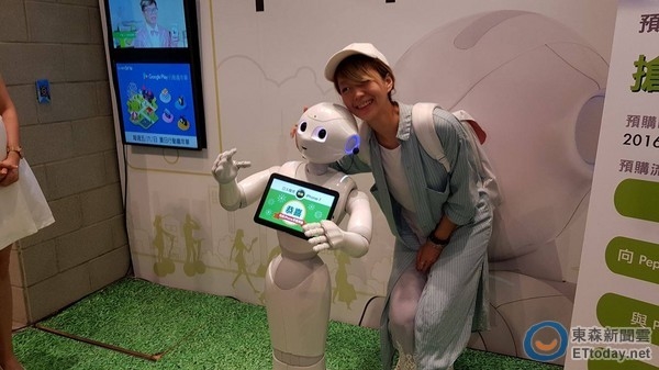 台湾果粉排队抢iPhone 7：只要亮黑色