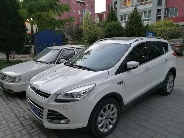 烤漆质感喷涂 荣耀V8陶瓷白版上手体验 