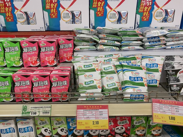 烤漆质感喷涂 荣耀V8陶瓷白版上手体验 