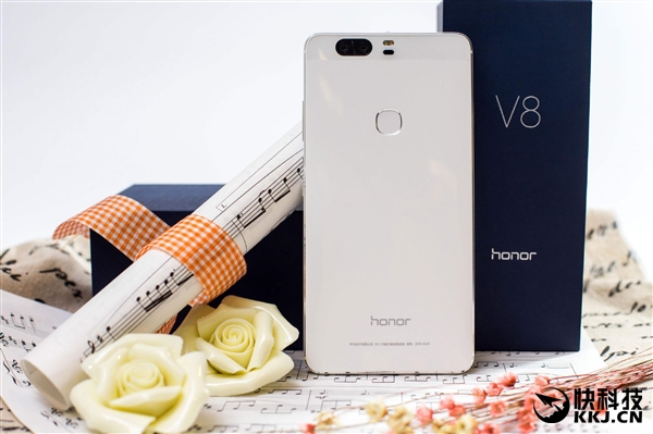 2799元！荣耀V8新增陶瓷白：2K＋双摄