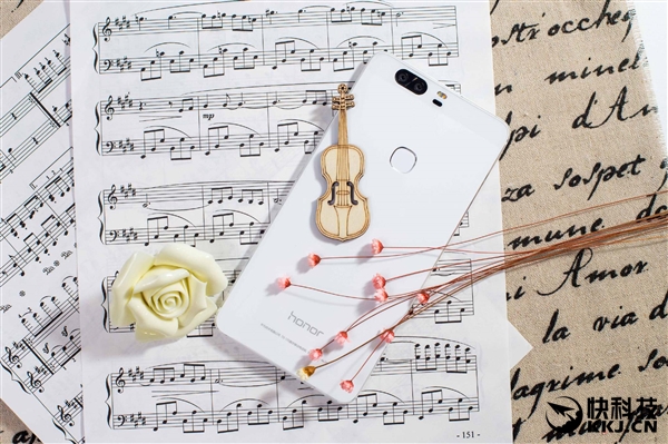 2799元！荣耀V8新增陶瓷白：2K＋双摄