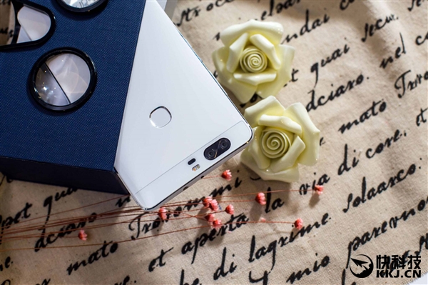 2799元！荣耀V8新增陶瓷白：2K＋双摄