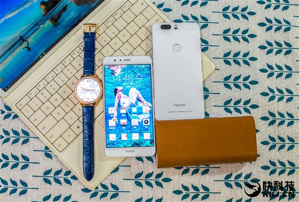 2799元！荣耀V8新增陶瓷白：2K＋双摄