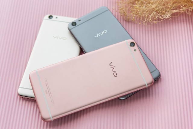 爆料:柔光自拍vivo X7要出亮黑新配色? 