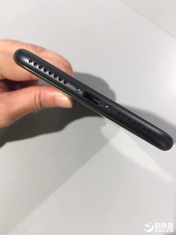 iPhone 7 Plus国行开箱一览：磨砂黑也很帅