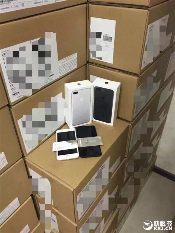 亮黑版iPhone 7到货！盒子都是黑的
