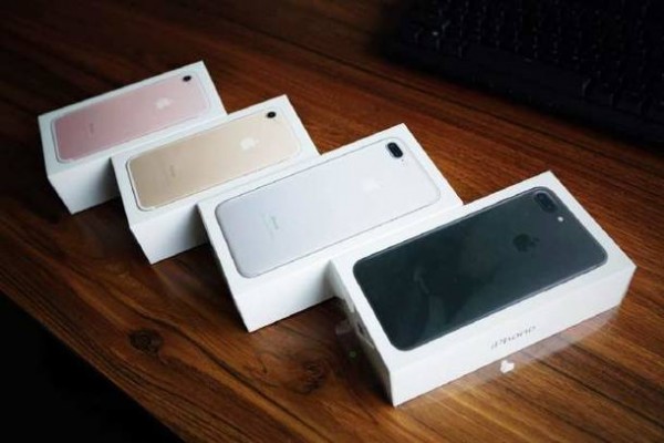 质感不输亮黑 曝iPhone7 Plus黑色版实拍 