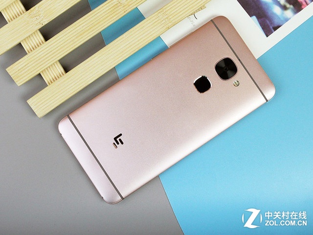 走出同质化泥潭 盘点那些独一无二的手机 