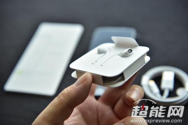 这就是苹果的小七！iPhone 7手机开箱图赏