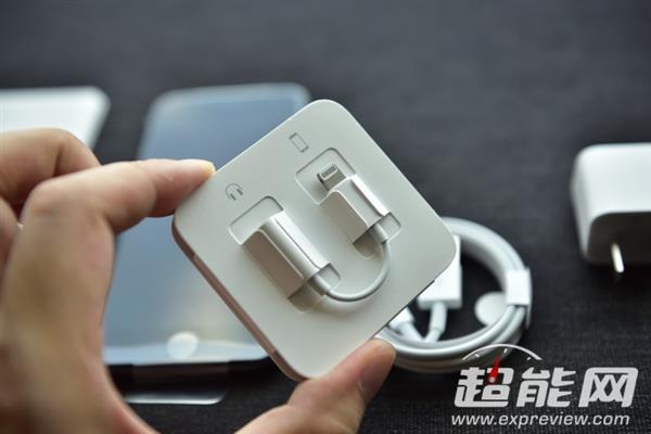 这就是苹果的小七！iPhone 7手机开箱图赏