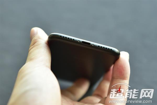 这就是苹果的小七！iPhone 7手机开箱图赏