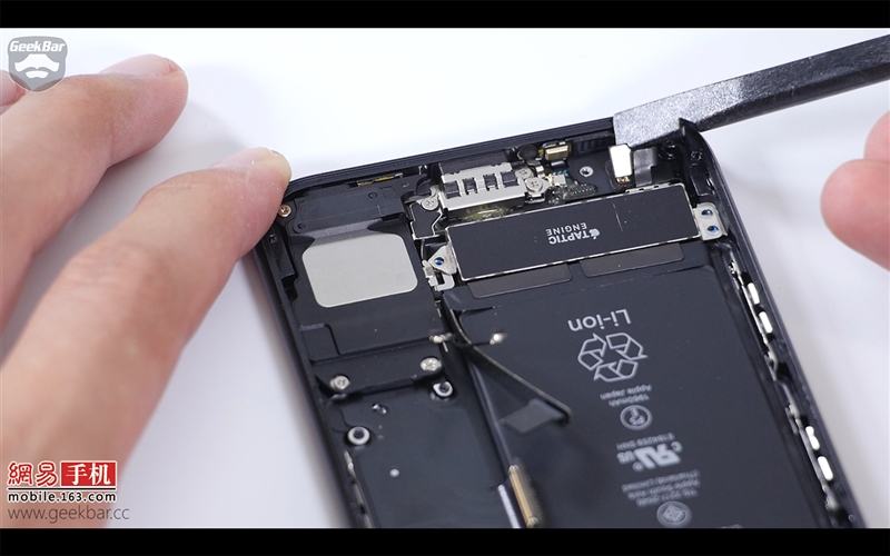 iPhone 7详细拆解：电池1960mAh良心 2G+128G TLC