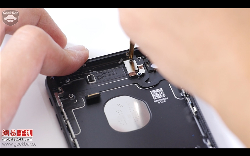 iPhone 7详细拆解：电池1960mAh良心 2G+128G TLC