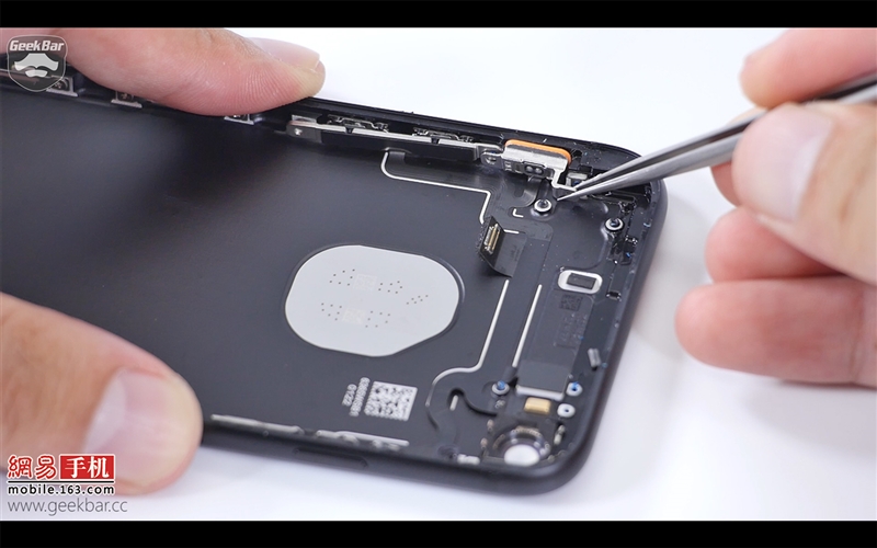 iPhone 7详细拆解：电池1960mAh良心 2G+128G TLC