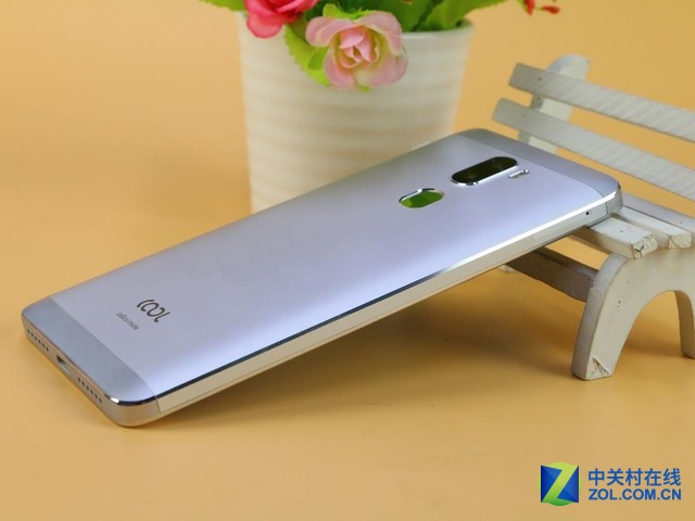 军训后的狂欢  先买这几款手机压压惊 