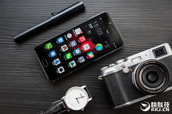 vivo X7亮黑色开卖：4GB内存+128GB存储/2798元